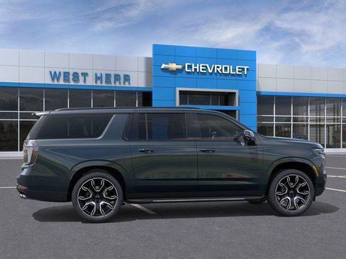 New 2026 Chevrolet Suburban RST w/ RST Capability Package AWD/4WD image 5