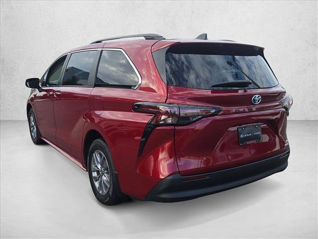 Used 2024 Toyota Sienna XLE FWD image 8