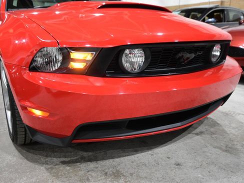 Used 2010 Ford Mustang GT image 4