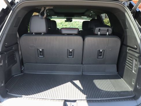 Used 2026 Chevrolet Traverse RS w/ LPO, Floor Liner Package FWD image 8