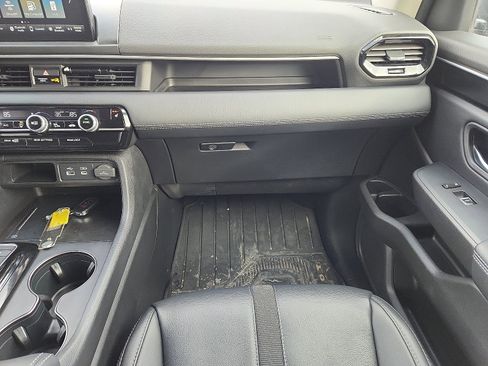 Used 2024 Honda Pilot EX-L image 11