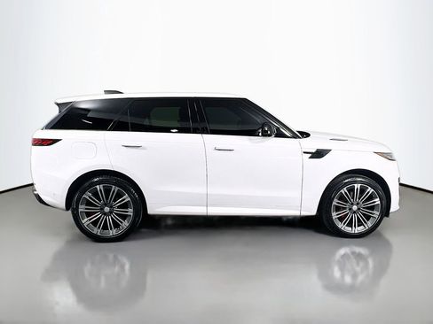 Used 2024 Land Rover Range Rover Sport Dynamic SE AWD/4WD image 4