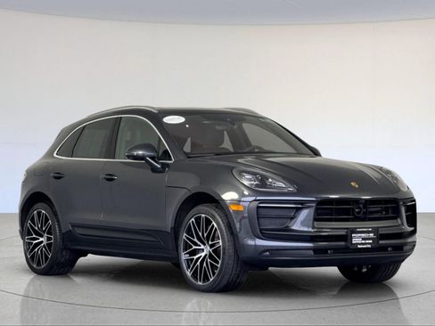 Certified 2025 Porsche Macan AWD/4WD image 10