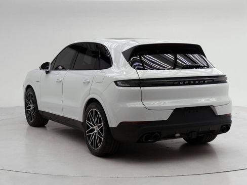 Certified 2025 Porsche Cayenne S AWD/4WD image 3