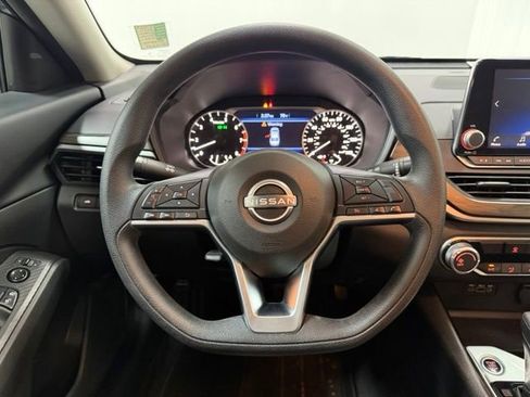 Used 2024 Nissan Altima 2.5 SV FWD image 16