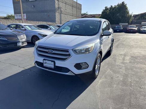 Used 2017 Ford Escape SE FWD image 12