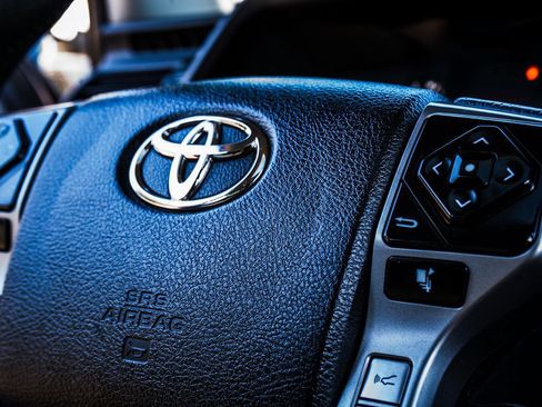 Used 2021 Toyota 4Runner SR5 Premium w/ Moonroof Package image 28