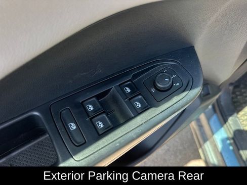 Used 2023 Volkswagen Taos SE FWD image 7