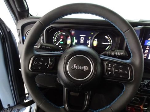 Certified 2025 Jeep Wrangler Unlimited Rubicon 4xe w/ Convenience Group AWD/4WD image 6