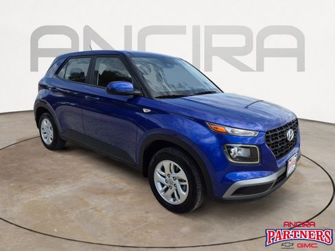 Used 2025 Hyundai Venue SE FWD image 1