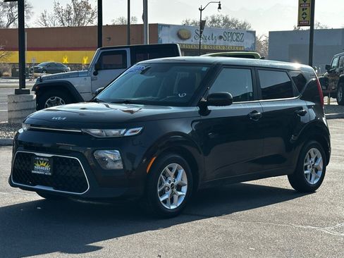 Used 2022 Kia Soul LX w/ Technology Package image 3