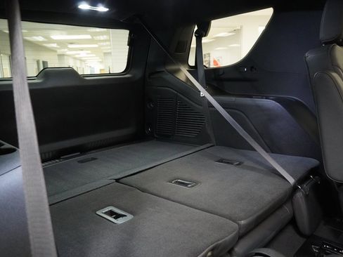 Used 2023 Chevrolet Tahoe Z71 w/ Luxury Package image 37