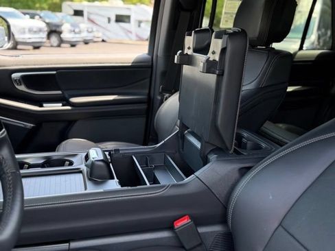 New 2026 Ford Expedition Platinum w/ Stealth Performance Package AWD/4WD image 34