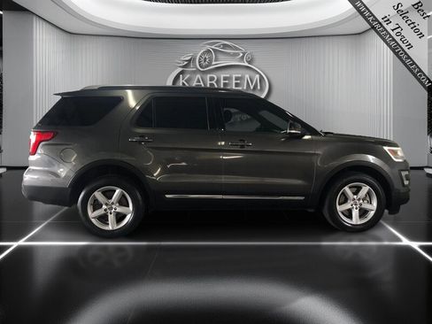 Used 2017 Ford Explorer XLT AWD/4WD image 4