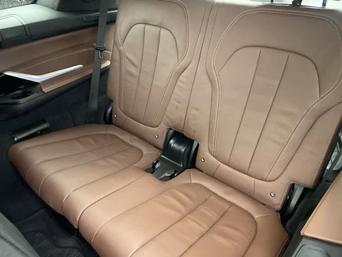Used 2022 BMW X7 M50i image 24