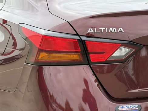 Used 2024 Nissan Altima 2.5 SV FWD image 6