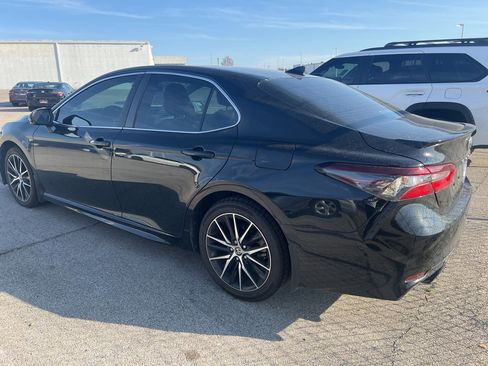 Used 2024 Toyota Camry SE image 4