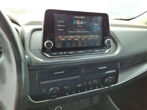 Used 2021 Nissan Rogue SV w/ Premium Package image 11