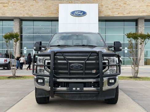 Used 2022 Ford F250 Lariat image 2