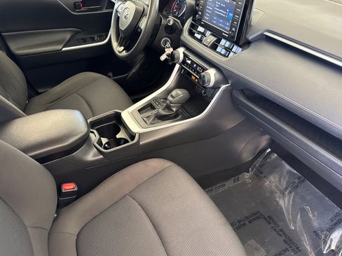 Used 2020 Toyota RAV4 LE w/ Carpet Mat Package FWD image 17