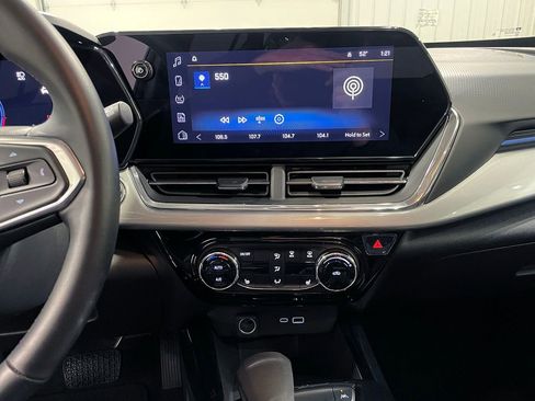 Used 2025 Chevrolet Trax LT w/ Driver Confidence Package FWD image 30