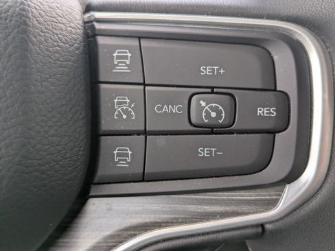Used 2024 Jeep Wagoneer Series III w/ Premium Group I AWD/4WD image 29