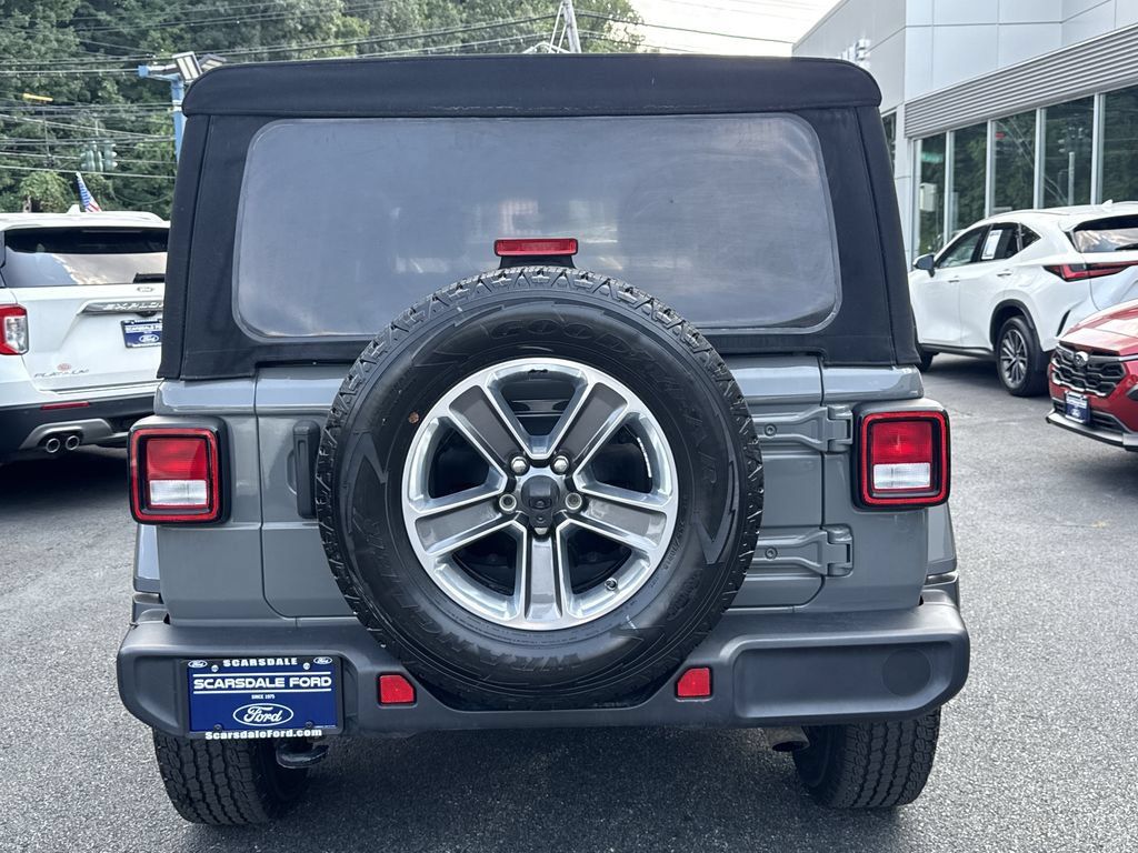Used 2021 Jeep Wrangler Unlimited Sahara AWD/4WD image 5