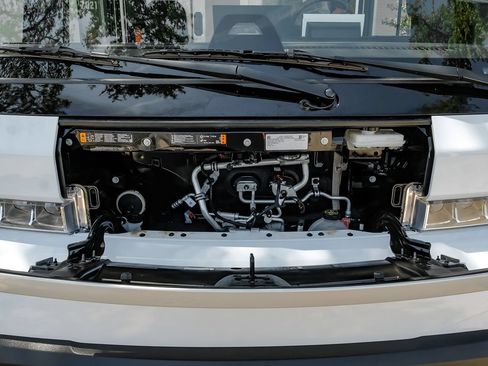 Used 2024 Chevrolet Brightdrop 400 w/ Commercial Equipment Package AWD/4WD image 35