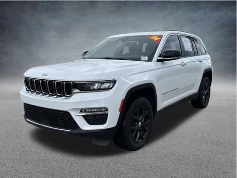 Used 2024 Jeep Grand Cherokee Limited AWD/4WD image 3