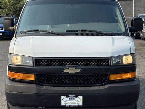 Used 2019 Chevrolet Express 2500 w/ Driver Convenience Package RWD image 3