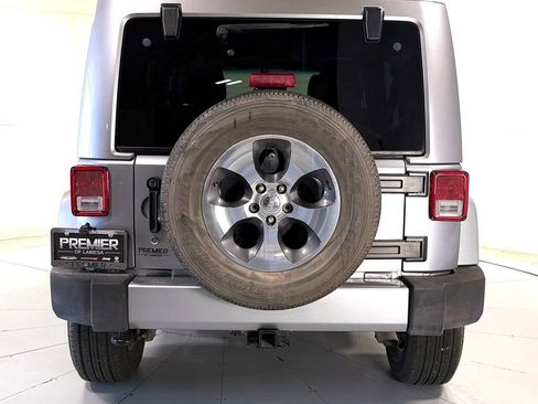 Used 2017 Jeep Wrangler Unlimited Sahara w/ Connectivity Group image 6