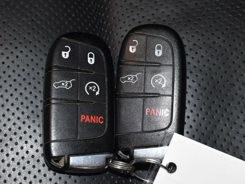 Used 2014 Jeep Grand Cherokee Overland w/ Advanced Technology Group image 17