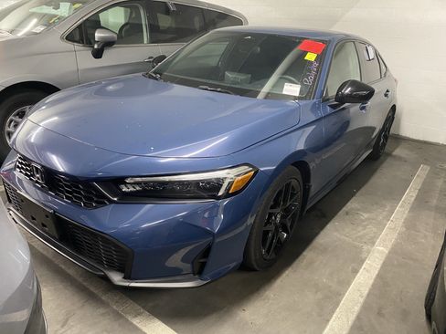 Used 2025 Honda Civic Sport image 2
