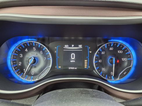 Used 2023 Chrysler Voyager LX image 12