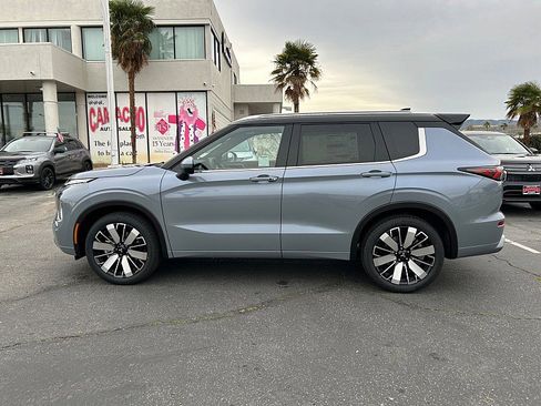 New 2026 Mitsubishi Outlander SEL image 6