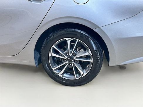 Used 2023 Kia Forte LXS w/ LXS Technology Package image 6