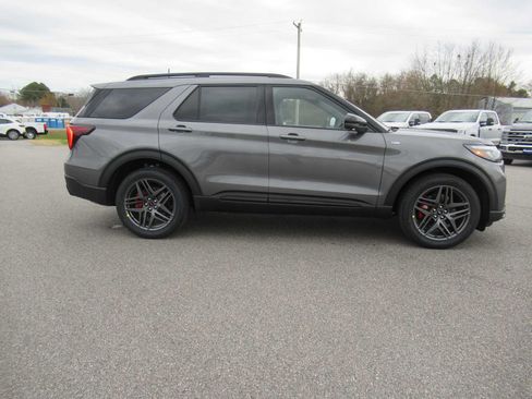 New 2026 Ford Explorer ST-Line w/ ST-Line Street Pack AWD/4WD image 4