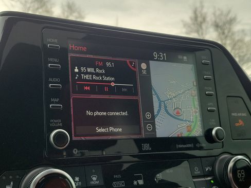 Used 2022 Toyota Highlander XSE image 28