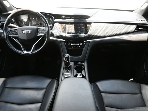 Used 2024 Cadillac XT6 Premium Luxury w/ Technology Package AWD/4WD image 8