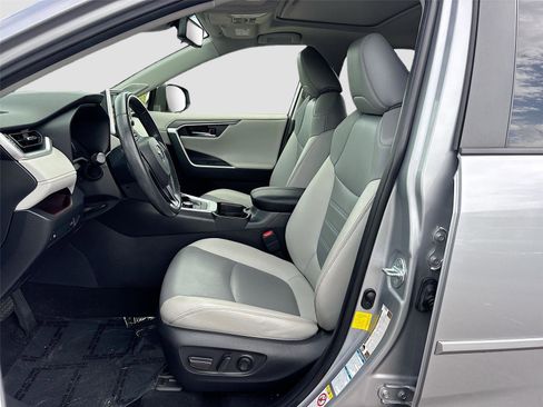 Used 2019 Toyota RAV4 Limited w/ Carpet Mat Package AWD/4WD image 22