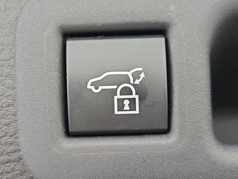 Certified 2025 Toyota Sienna Limited FWD image 30