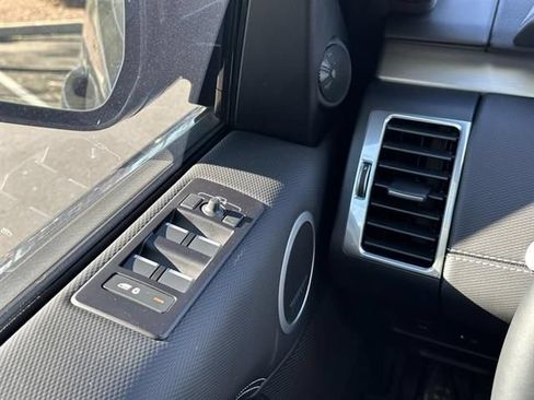 Used 2025 Land Rover Discovery Dynamic SE AWD/4WD image 9