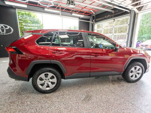 Used 2024 Toyota RAV4 LE AWD/4WD image 4