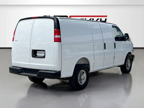 Used 2025 Chevrolet Express 2500 w/ Driver Convenience Package RWD image 7