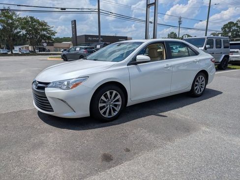 Used 2017 Toyota Camry XLE w/ Moonroof Package FWD image 9