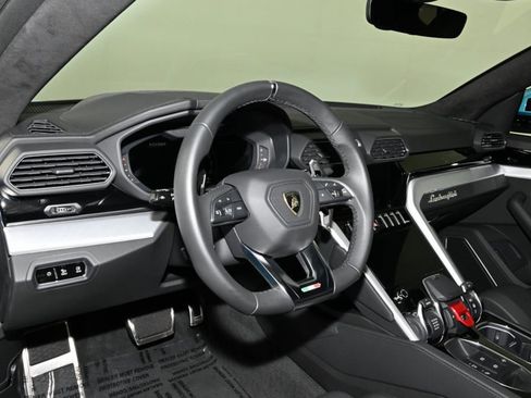 Used 2022 Lamborghini Urus image 29