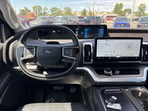 Used 2025 Ford Expedition Platinum AWD/4WD image 10