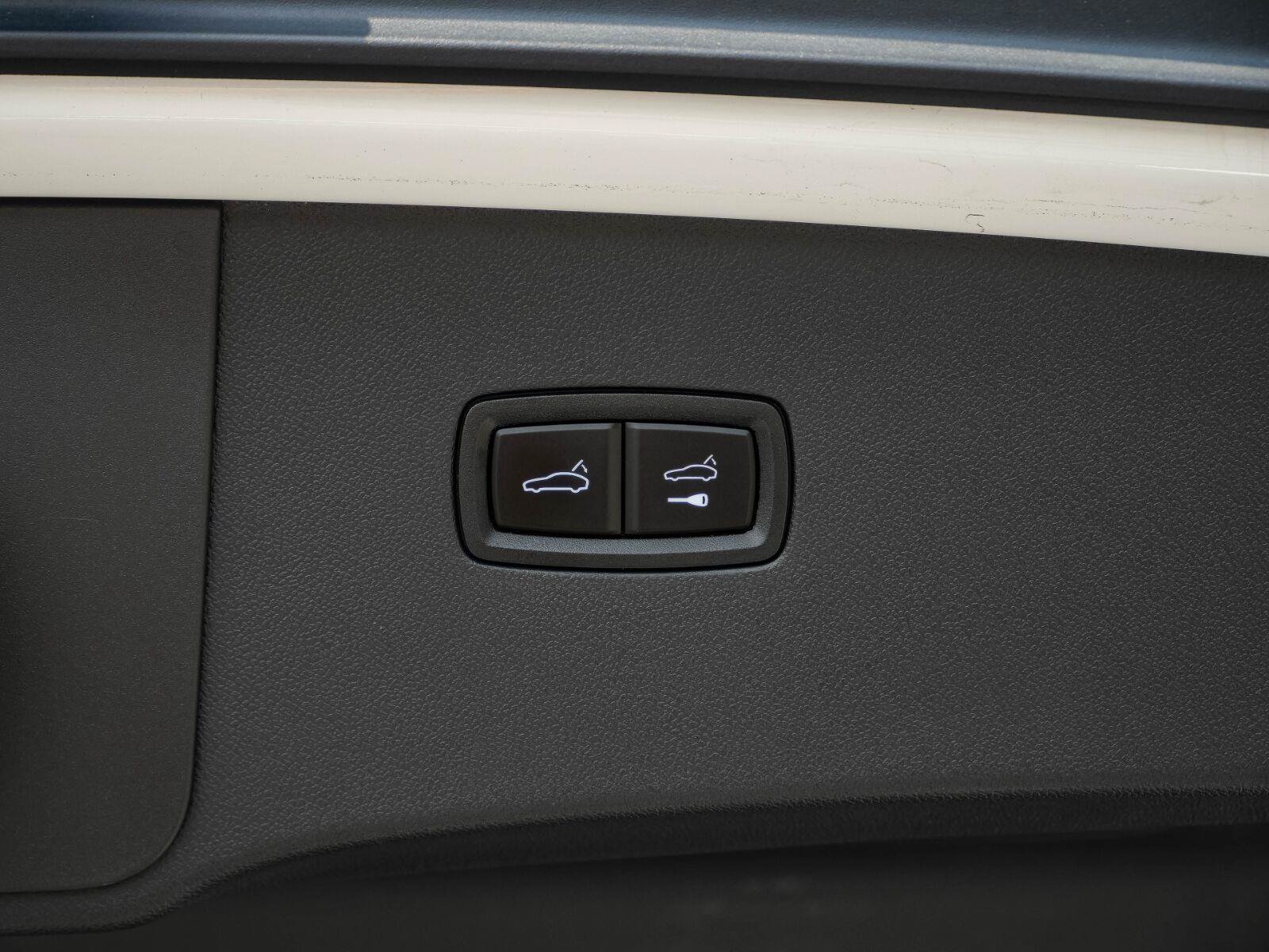 Used 2024 Porsche Cayenne Coupe AWD/4WD image 32