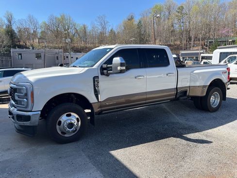 Used 2023 Ford F350 Lariat w/ Lariat Ultimate Package image 7