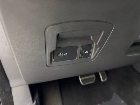 Used 2022 Land Rover Range Rover Velar R-Dynamic S image 55